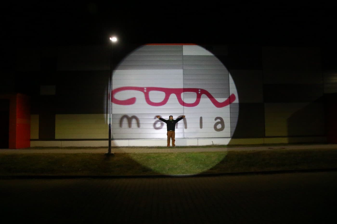 GOBO Projektor - ZOOM funkce 11°- 46° s 17 000lm projekce na stěny do 200M + zásobník na 7xLogo - náhled 5